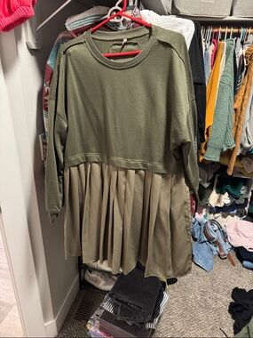 Olive Green Two-Tone Pleated Sweatshirt Dress